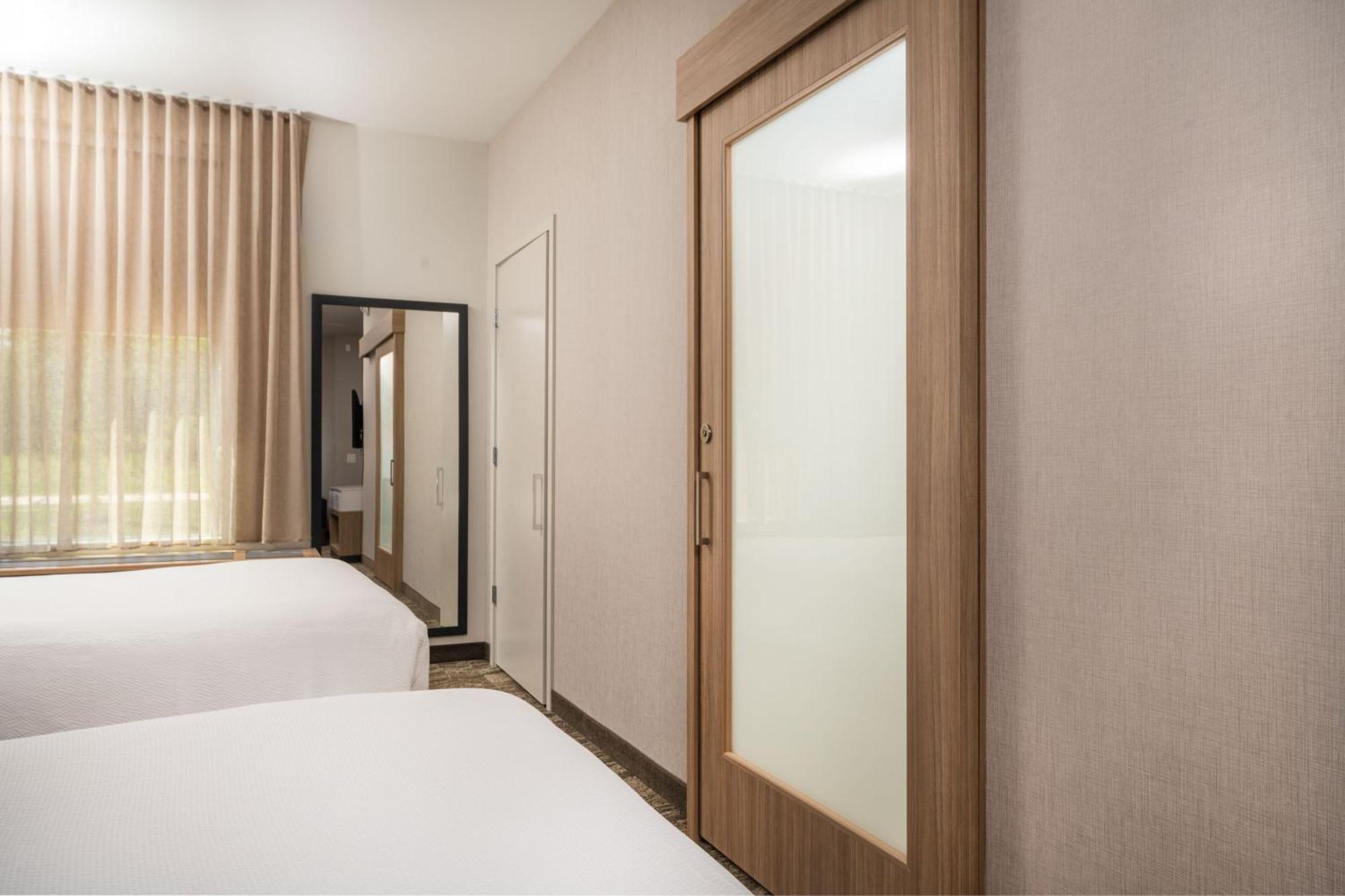 Hotel Springhill By Marriott 3*